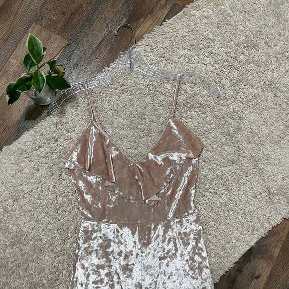 Urban Outfitters Size Small Pink Velvet Ruffle Cutout Sleeveless V Neck Romper - Picture 3 of 7